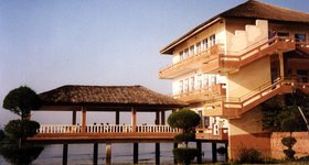 Breakfast on the banks of the Niger River.