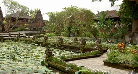 A Balinese temple? No, a restaurant!