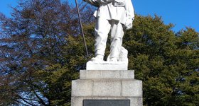 Statue in Christchurch: Scott of the Antarctic!