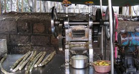 Sugarcane juicing on the streets of Hyderabad